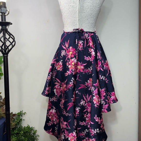 Floral Lace Dress - Picture 3 of 11